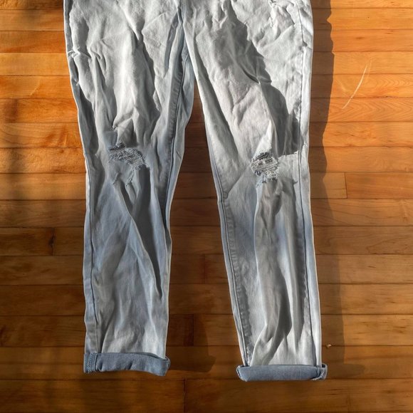 light blue jeans - Picture 2 of 2